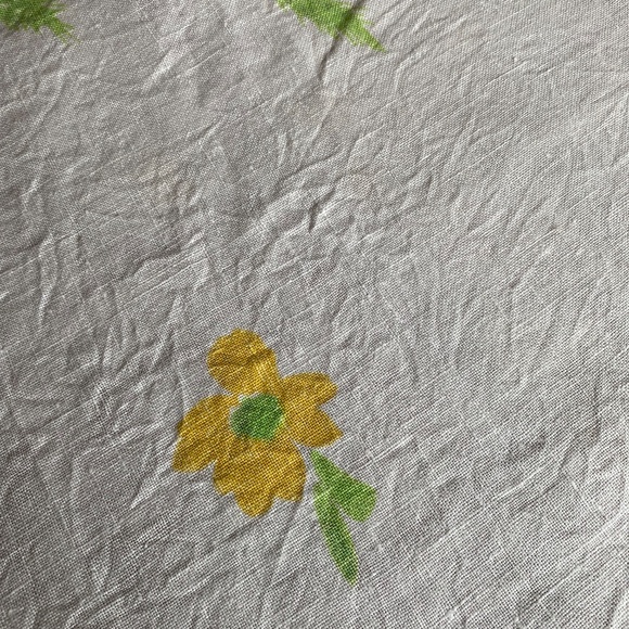 Vintage linen flowered tablecloth 50x64 - Picture 6 of 11